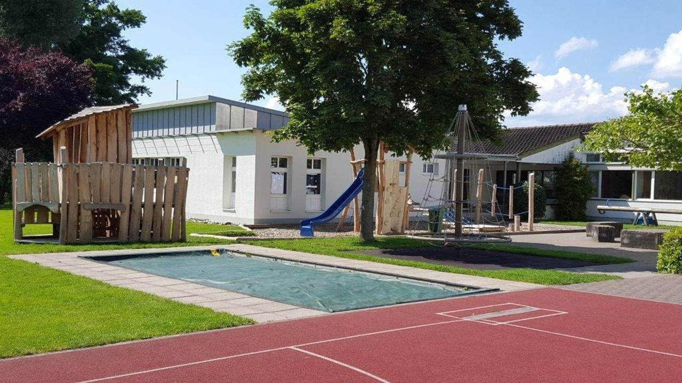 KG Altenrhein mit Spielplatz.jpg